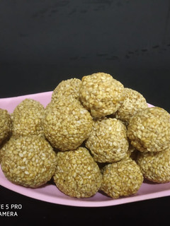 તલ ના લાડુ (Til Ladoo Recipe In Gujarati) રેસીપી મુખ્ય ફોટો