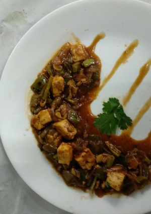 A picture of Chilli paneer in black bean sauce.