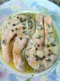 Salmón con pimienta verde y queso azul