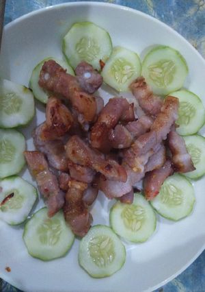 Hình của món Ba chỉ rút xương đút lò.