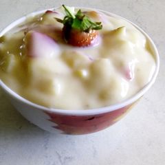 A picture of Vanilla custard fruit salad.
