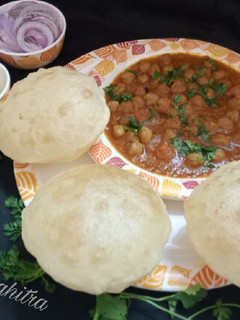 छोले भटूरे (chole bhature recipe in hindi) रेसिपी मुख्य फोटो