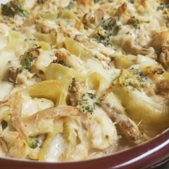 A picture of Stuffed Alfredo Chicken Shells.