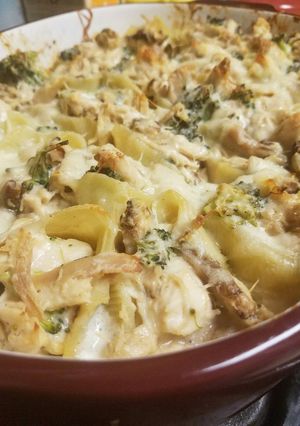 A picture of Stuffed Alfredo Chicken Shells.