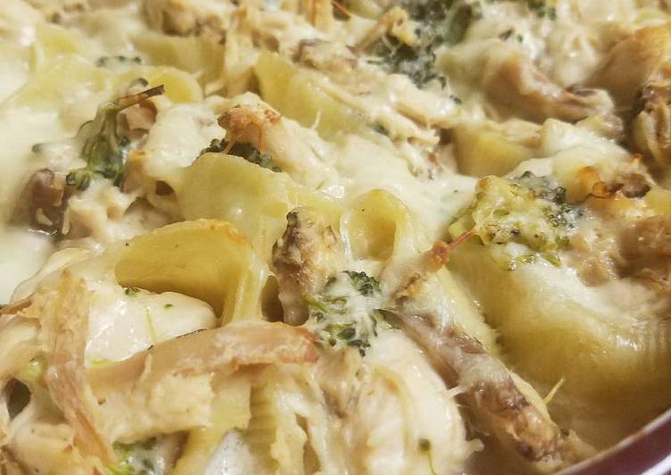 Steps to Serve Tastefully Stuffed Alfredo Chicken Shells