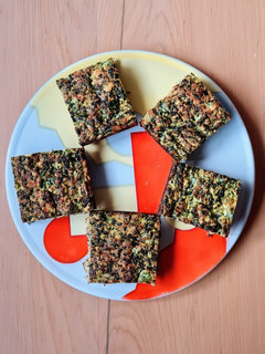 Una foto de Cuadrados de espinaca y ricota, low carb, altos en proteína, sin harina, opción de vianda saludable