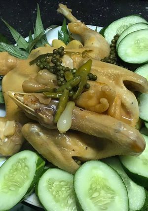 Hình của món Gà hấp tiêu xanh.