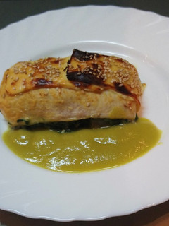 Una foto de Pencas de acelgas rellenas y con salsa de pimiento verde