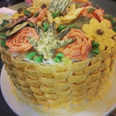 Autumn cake (cinnamon cake with cream cheese frosting and apple) A picture of Autumn cake (cinnamon cake with cream cheese frosting and apple).