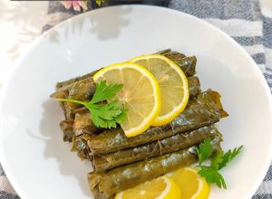 Foto resep Zeytin Yağlı Yaprak Sarması (Stuffed Grape Leaves)