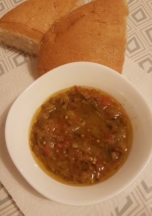 Une photo de Chlita (lhar) piment fort a l'huile d'olive