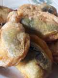 Chiles rellenos de picadillo capeados