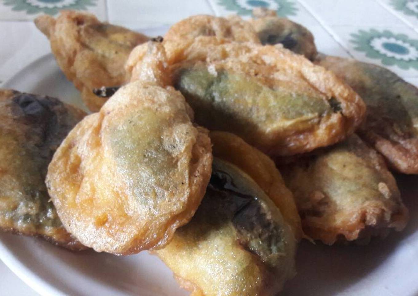 Chiles rellenos de picadillo capeados