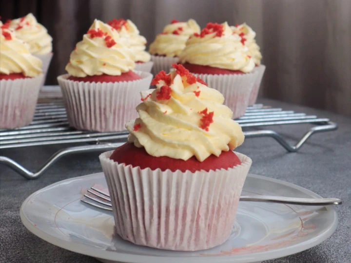 Easy Way Prepare Red velvet cupcakes the Delicious Can spoil the tongue