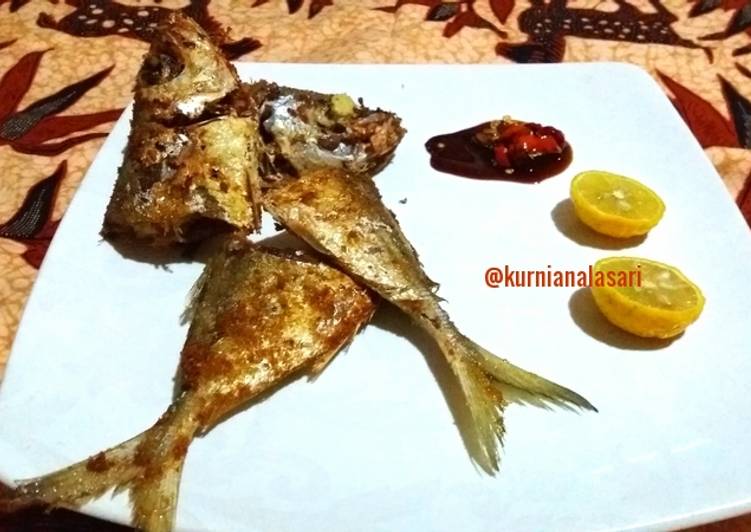 Ikan kembung goreng bumbu kuning + sambal kecap