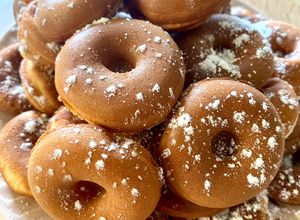 Une photo de Mini donuts à la machine