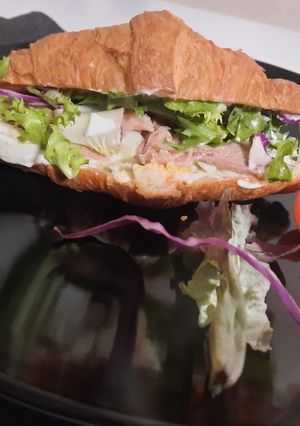 Una foto de Croissant vegetal con ventresca