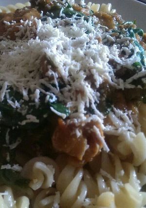 Una foto de Fusilli en salsa de pepitonas y espinacas