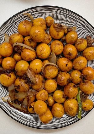 Hình của món Trứng non cháy tỏi.