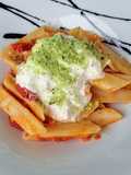 Pasta pomodoro stracciatella e basilico