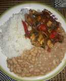 Frejoles con saltado de pollo