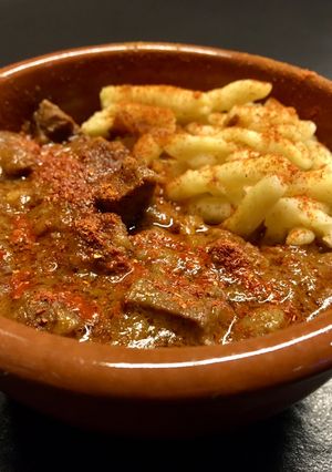 Una foto de Goulash con Spaetzles