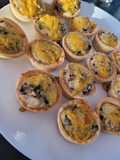 Mini tarte cu spanac, brânză și ciuperci