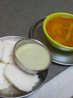 A picture of Idli sambar.