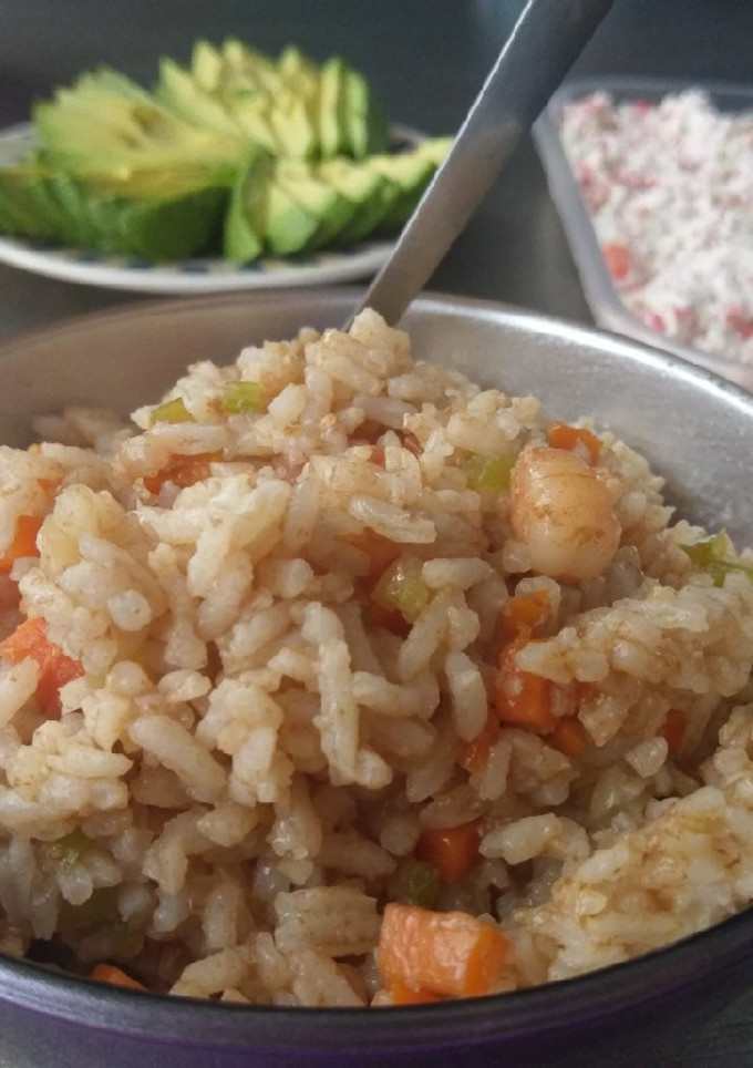 Una foto de Arroz frito con camarón