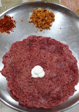 A picture of Beetroot Cheela.