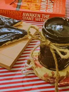 होममेड चॉकलेट स्प्रेड (homemade chocolate spread recipe in Hindi) रेसिपी मुख्य फोटो