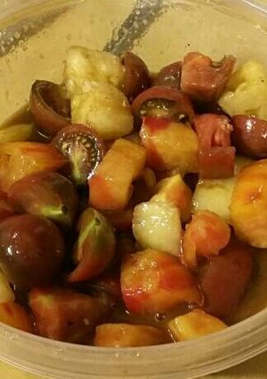 A picture of Heirloom Tomatoes in Balsamic Vinaigrette.