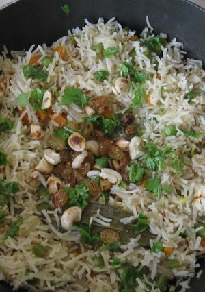 A picture of Kaju kismis pulao (cashew,raisin pulao).