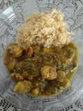 Habas frescas en salsa verde con costillas de puerco