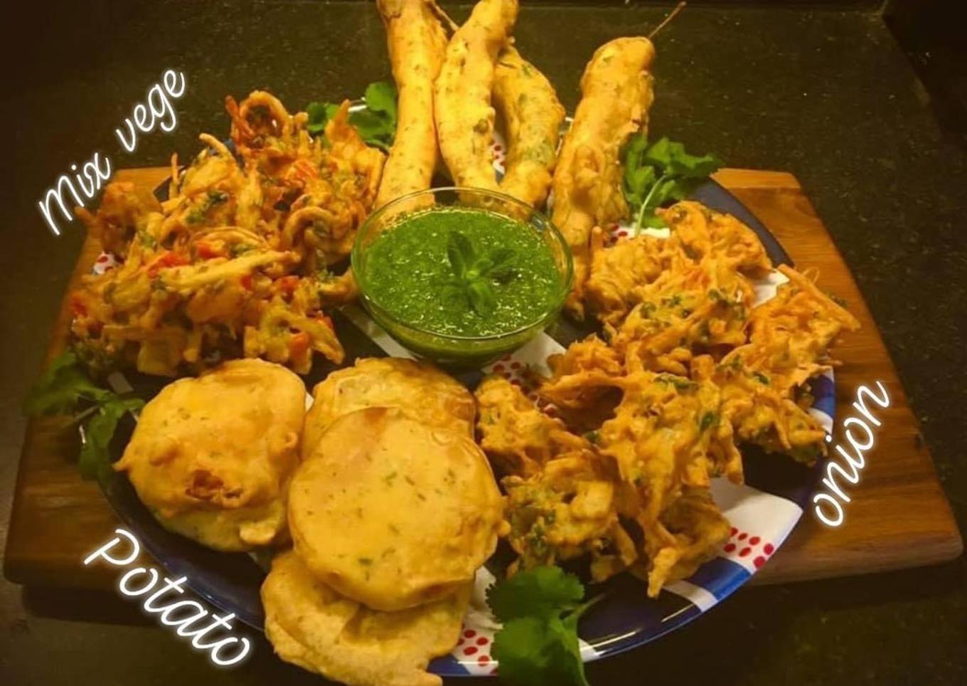 MIX PAKORA PLATTER: