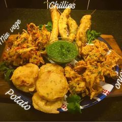 A picture of MIX PAKORA PLATTER:.
