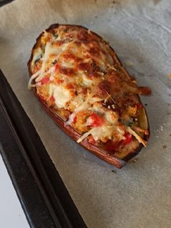 Una foto de Berenjenas rellenas de verduras y quinoa