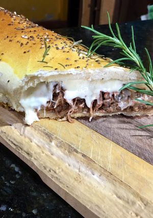 Una foto de Pizza rellena de carne 4.0