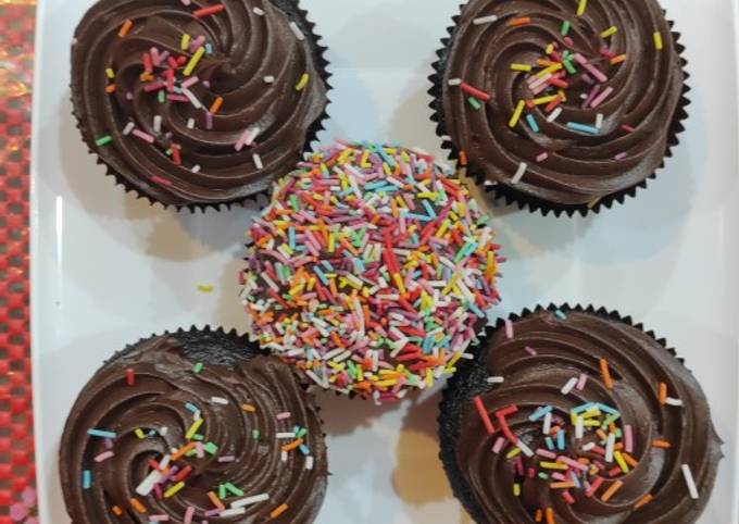 Simple Way to Prepare Quick Moist Chocolate Cupcakes