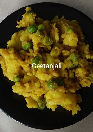 आलू मटर की सब्जी (aloo matar ki sabzi recipe in Hindi) रेसिपी मुख्य फोटो