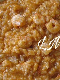 Una foto de Arroz con gambas