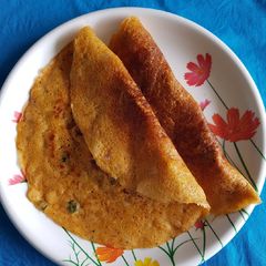 A picture of Adai dosai/ Lentil-rice dosai.