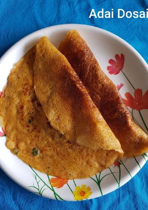A picture of Adai dosai/ Lentil-rice dosai.