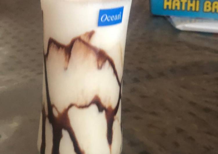 Vanilla banana shake