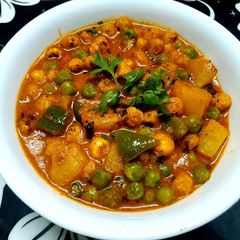 A picture of Aloo Matar Makhana Sabzi.