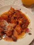Pollo a la cacerola con arvejas
