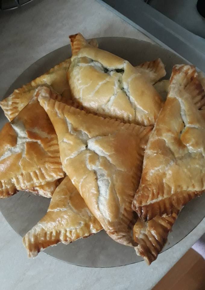 Слоечки с творогом и шпинатом