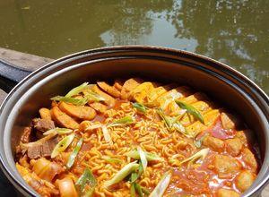 Foto resep Budae Jjigae (Army Stew)