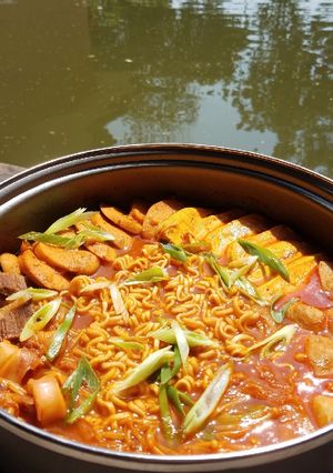 Foto resep Budae Jjigae (Army Stew)