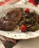 Bistec de ternera con guarnición de setas salteadas